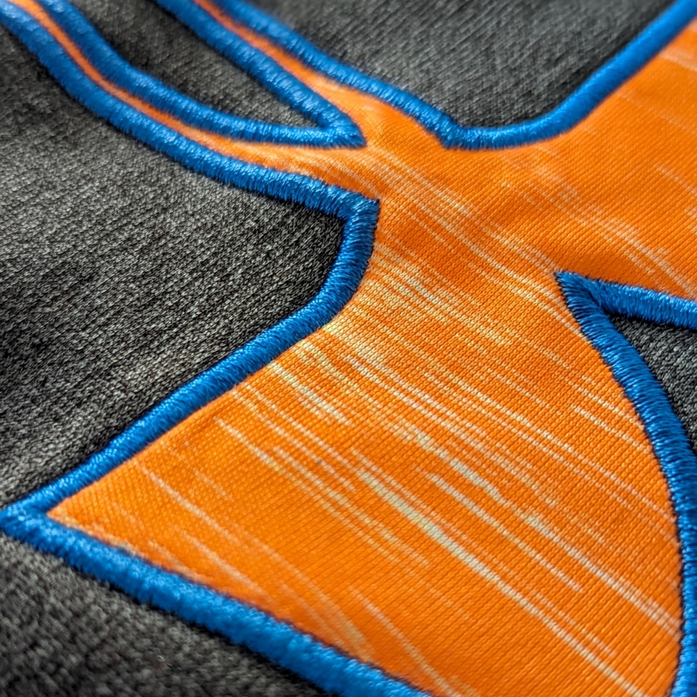 SOLD 🚫 *EUC* Under Armour UA Pullover Hooded Hoodie, Gray Orange Blue - Picture 3 of 10